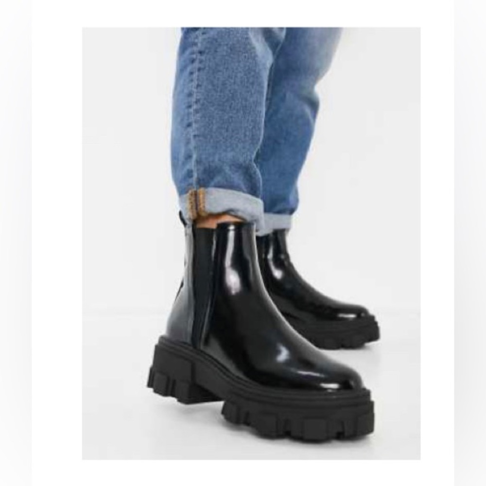 Women’s chunky Chelsea boots size 8 EUC